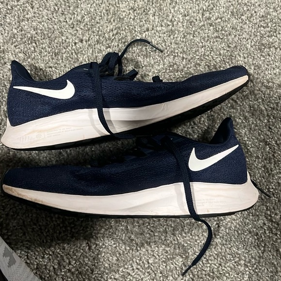 Navy Nike Pegasus shoes - men’s 7.5 / women’s 9 - Picture 4 of 4